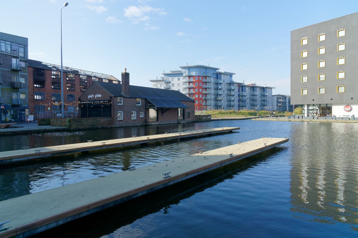 Die 14 berühmten Persönlichkeiten, die in Walsall geboren und aufgewachsen ...