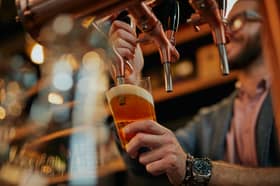 A barman pours a pint of beer. Image: chika_milan - stock.adobe.com