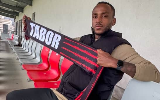 Saido Berahino signing for his last club, Slovenian outfit Tabor Sezana, in early 2025.