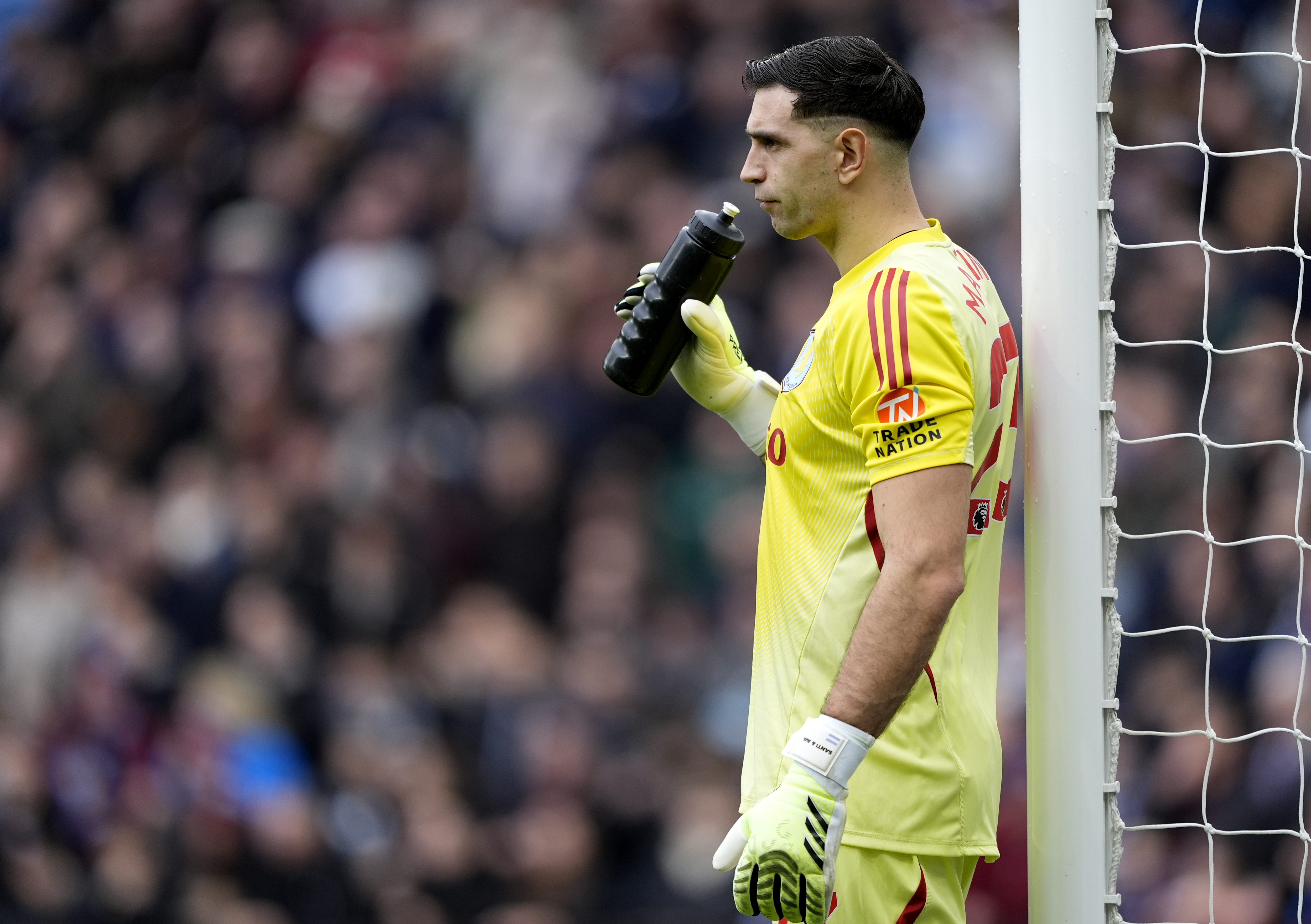 Emi Martinez backed to handle the heat as Aston Villa goalkeeper makes ...