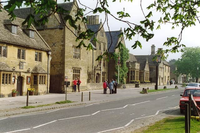Broadway. Photo: Mrfinch, Creative Commons Attribution-Share Alike 3.0