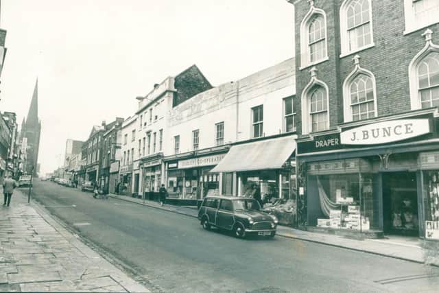 Dudley High Street in November 1970 looking up towards Top Church. 