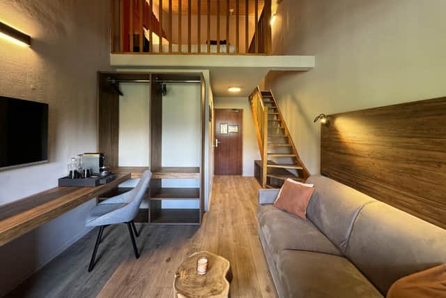 The spacious Alpeen bedroom