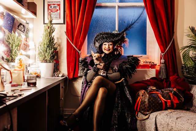Danny Beard enjoys some quiet time with Fanny Beard. Photo: Danny Kaan