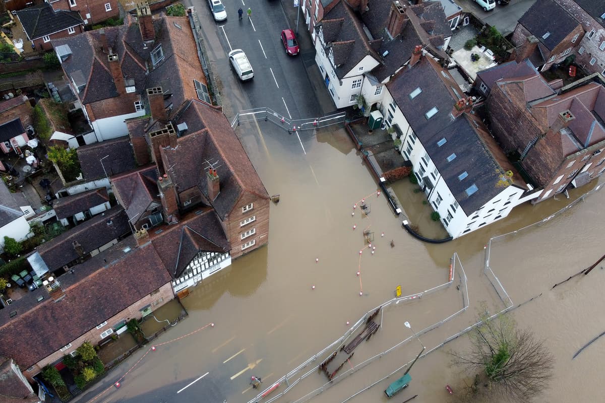 River Robe Flooding More flooding expected in the region as river banks burst and more ...