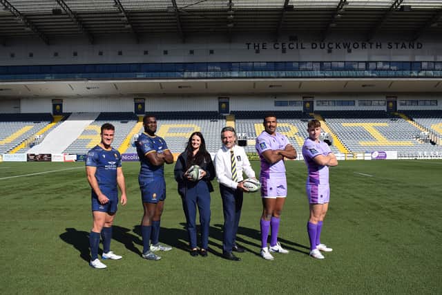 L-R: Polly and Richard Manser (5 Star Windows & Conservatories) with Worcester Warriors players