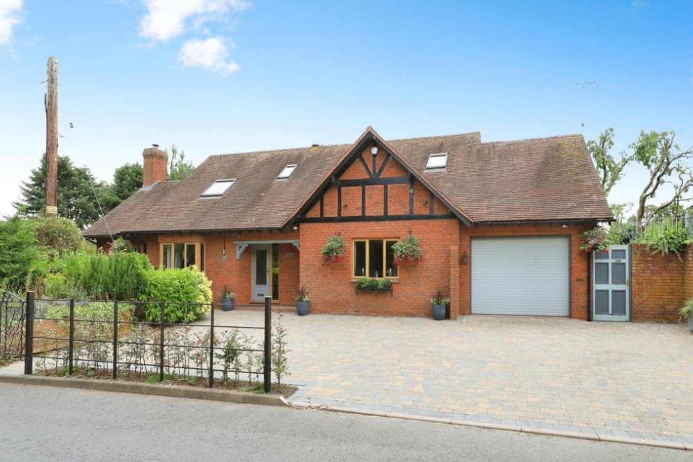 Part Banlow This five-bedroom bungalow in an idyllic part of Stourport offers ...