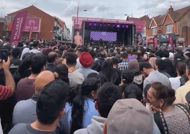 Thousands of people are set to have attended the event, with many showing their love for the esteemed Bollywood actress