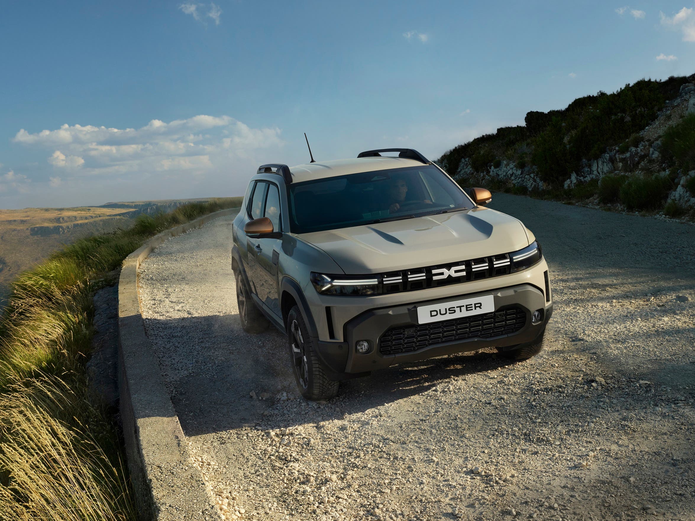 Dacia Duster receives more power with new hybrid engine option