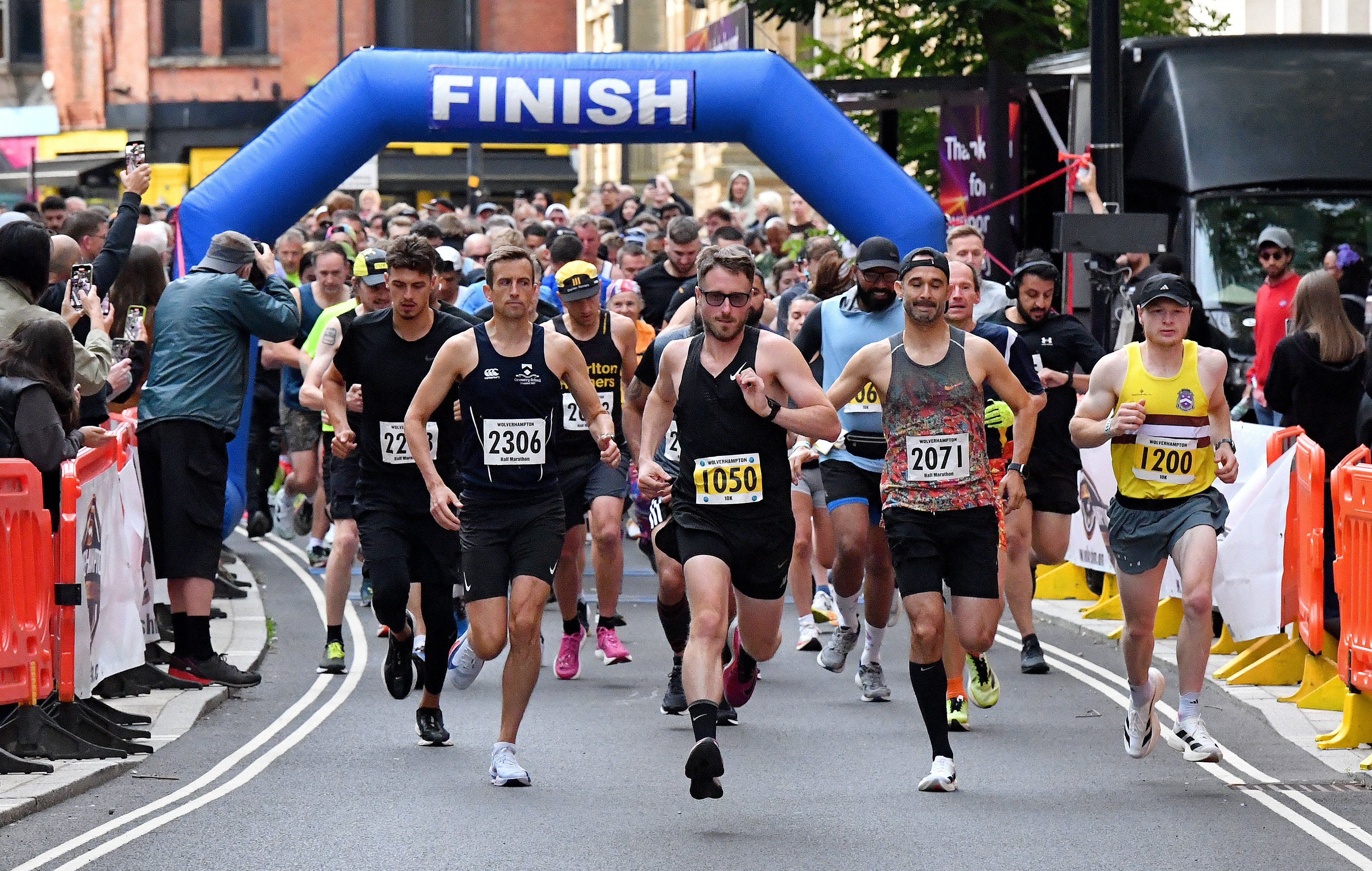Watch: Thousands of runners set off at the start of the Wolverhampton ...