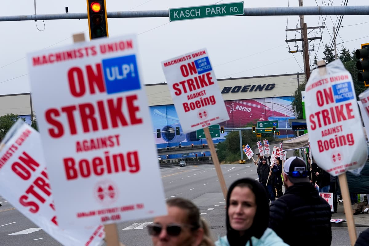 Computeron Strike Thousands of Boeing workers who build fighter jets and weapons go on strike