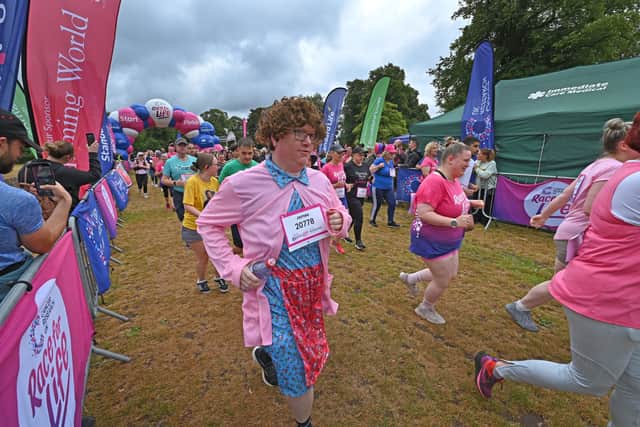 This runner was spotted in their very fashionable garb