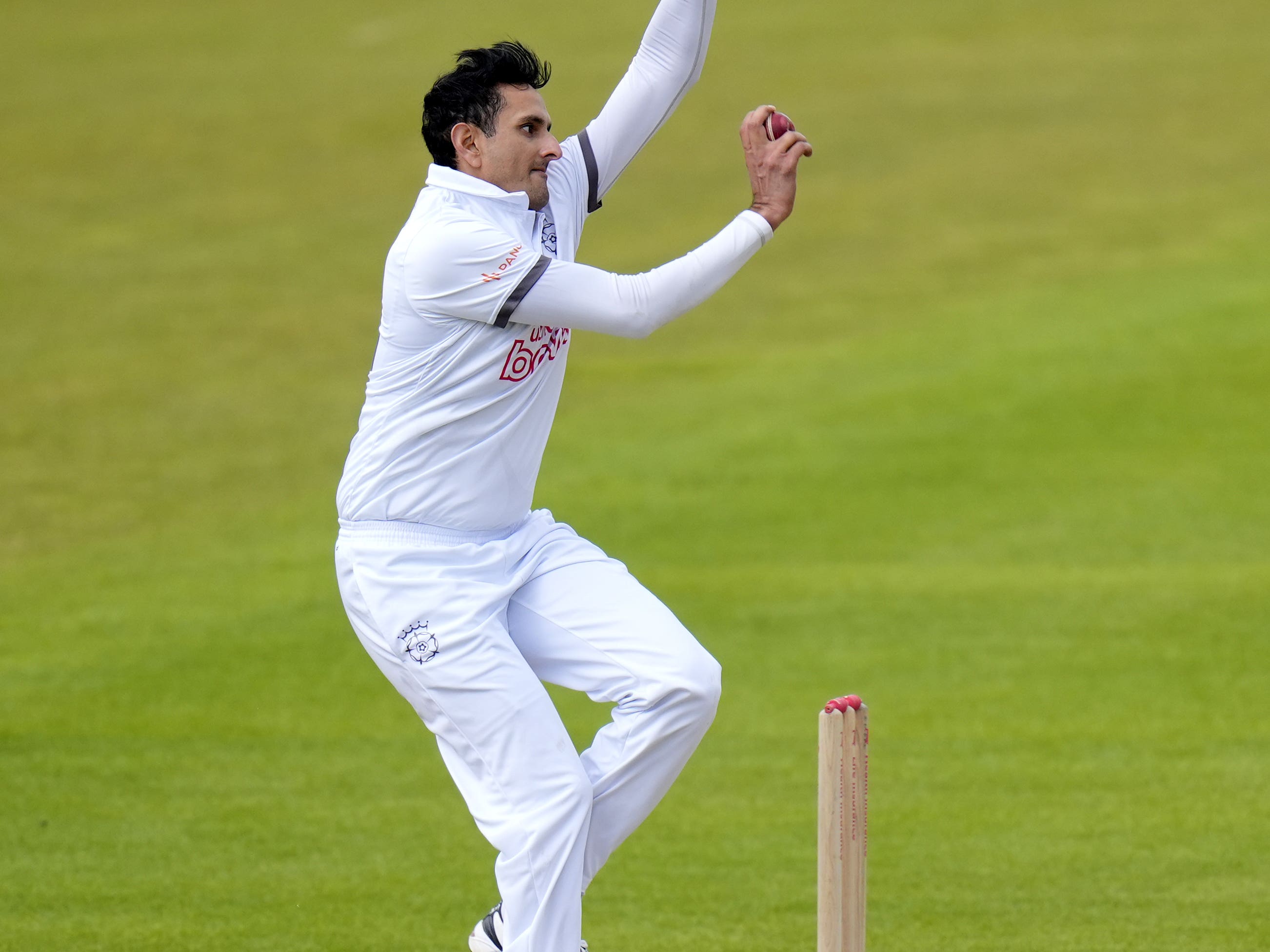 Mohammad Abbas claims five on Nottinghamshire debut against old club ...