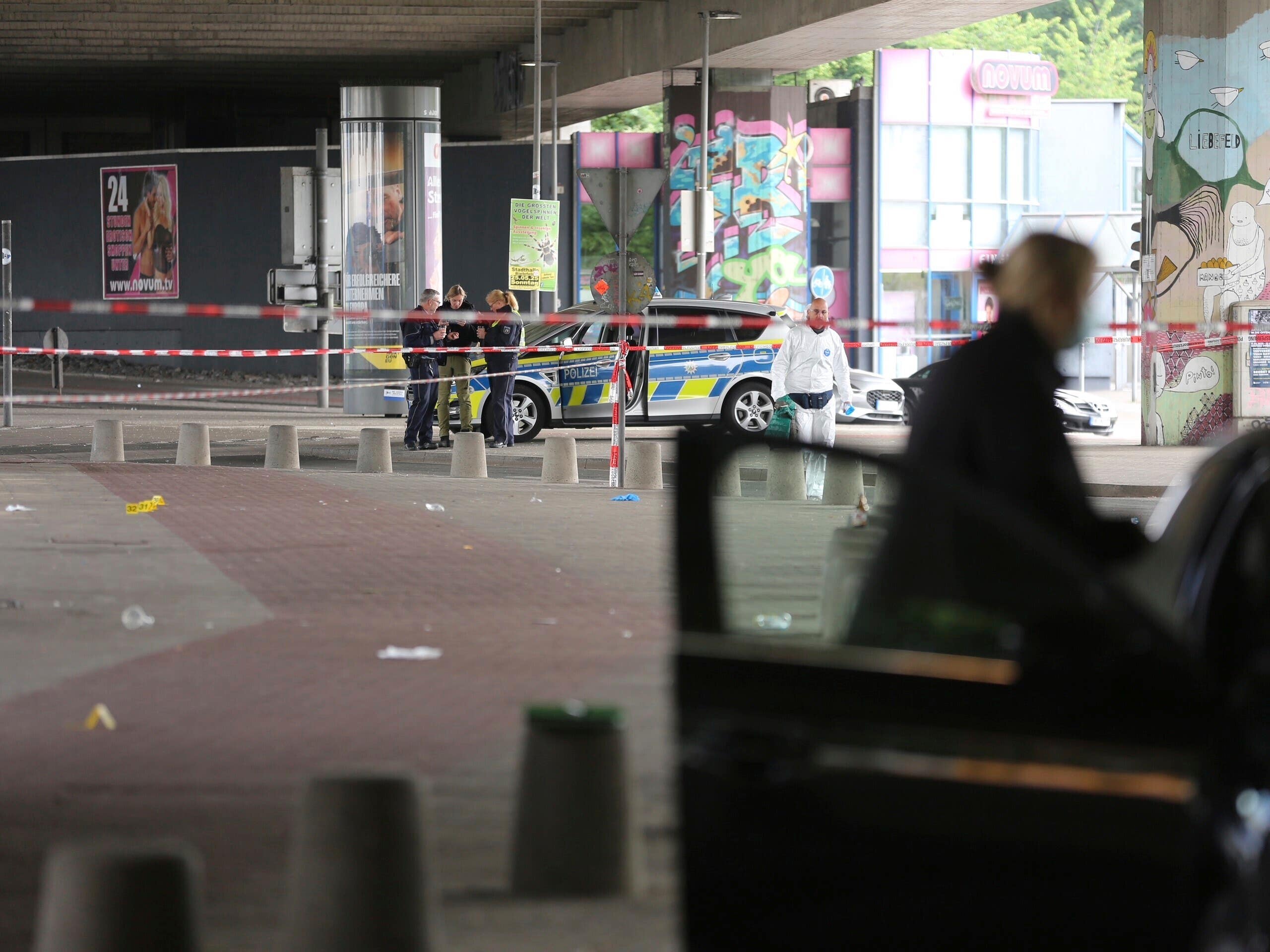 German police search for man who attacked and injured several people ...