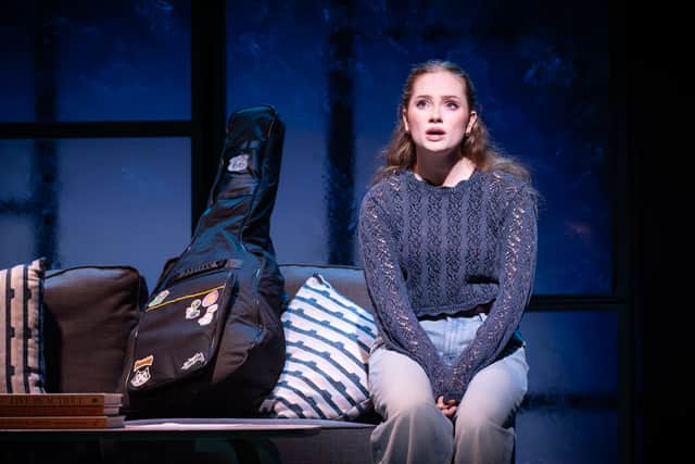 Lauren Conroy as Zoe Murphy