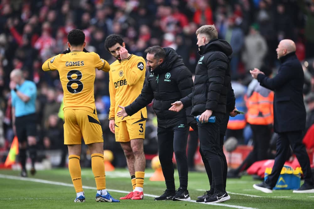 Vitor Pereira speaks to Joao Gomes and Rayan Ait-Nouri (Photo by Stu Forster/Getty Images)