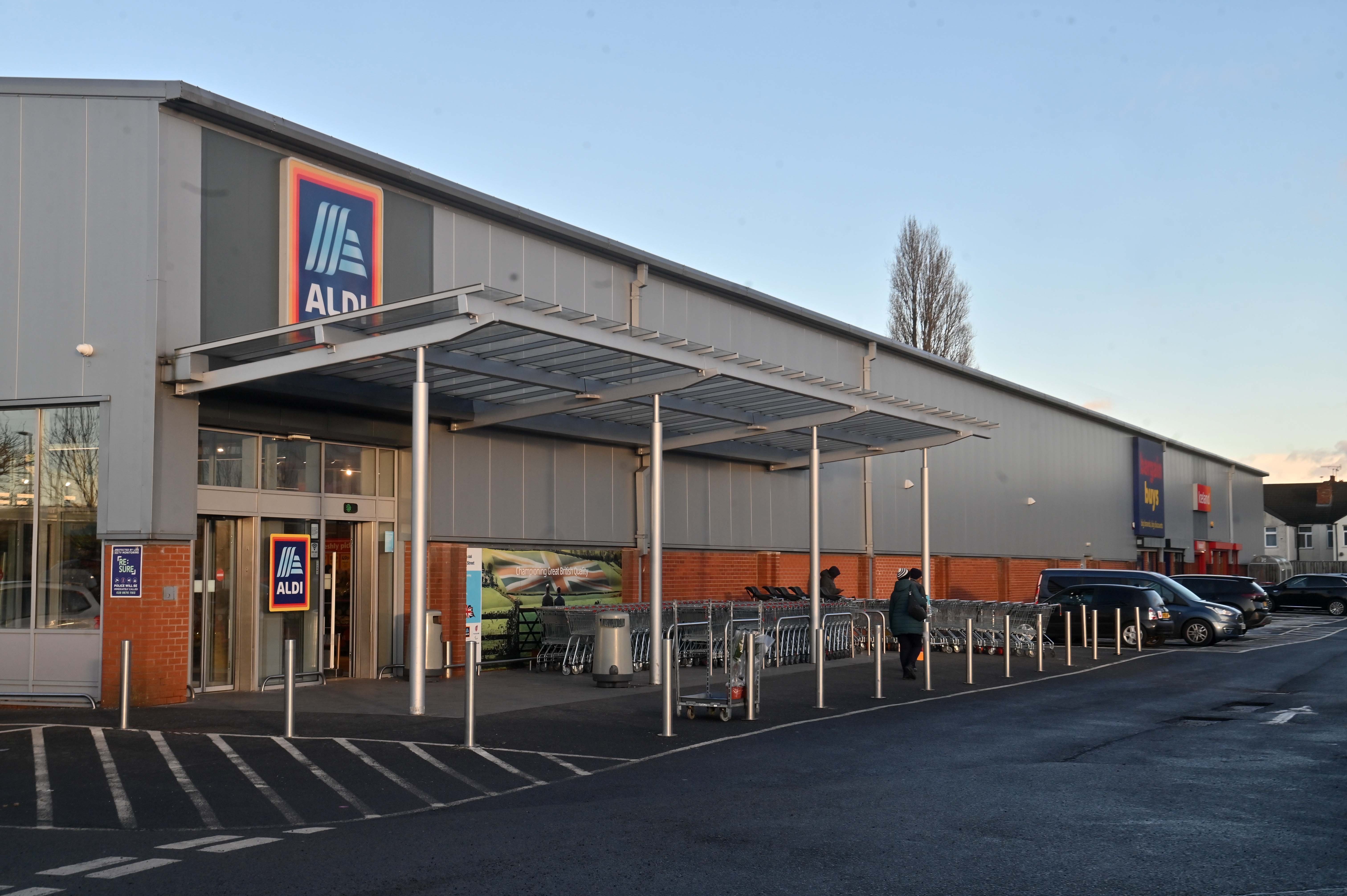 Aldi ruft dringend gefälschten Dyson-Haartrockner für 12 £ wegen ...