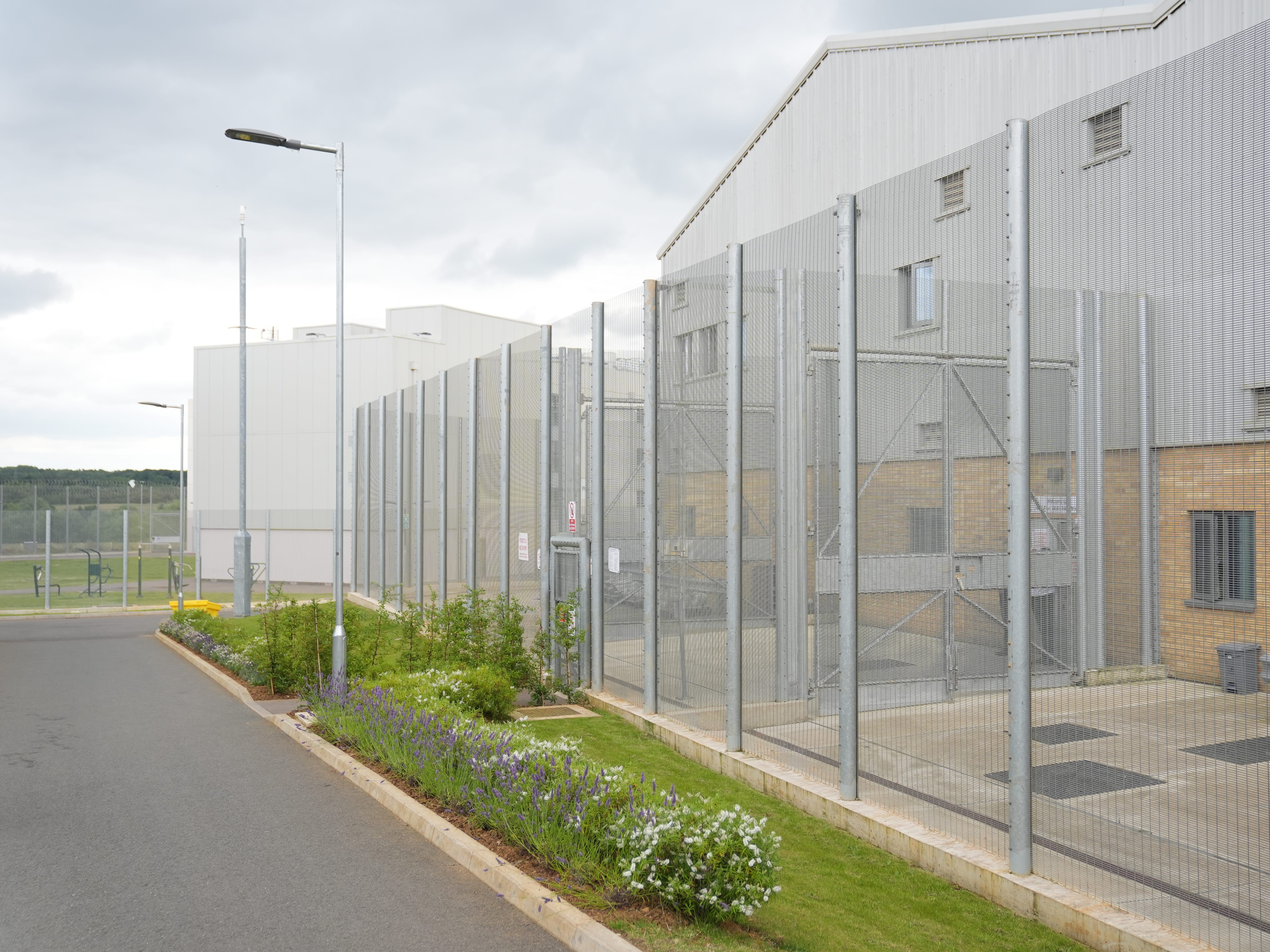 Female prison officer arrested for ‘sex with inmate’