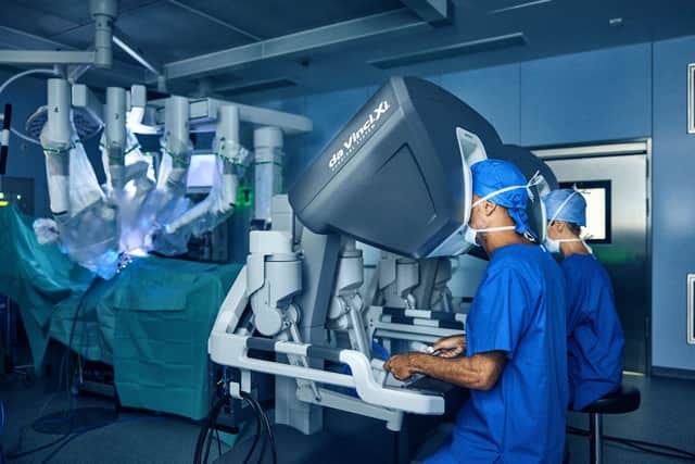 A surgeon and his theatre team at The Dudley Group NHS Foundation Trust has performed his first procedure using a surgical robot on a patient at Russells Hall Hospital.