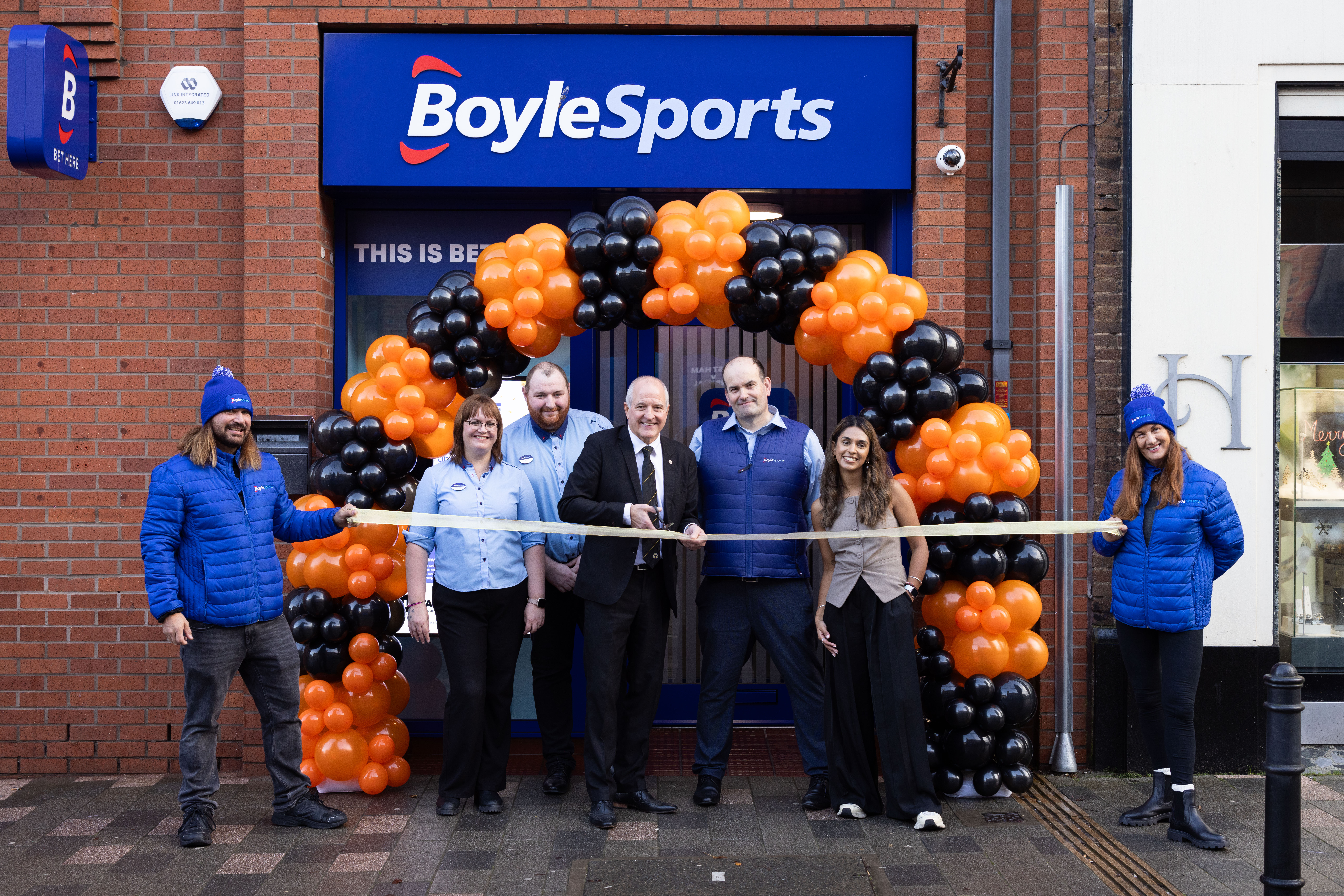 Wolves legend Steve Bull cuts ribbon at new betting shop marking latest ...