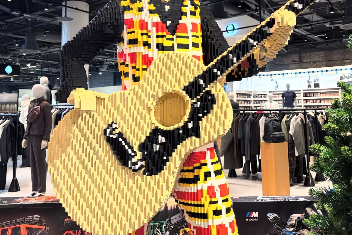 Lego Custom Singer 43,000 Lego bricks used to make famous singer at Birmingham Bullring