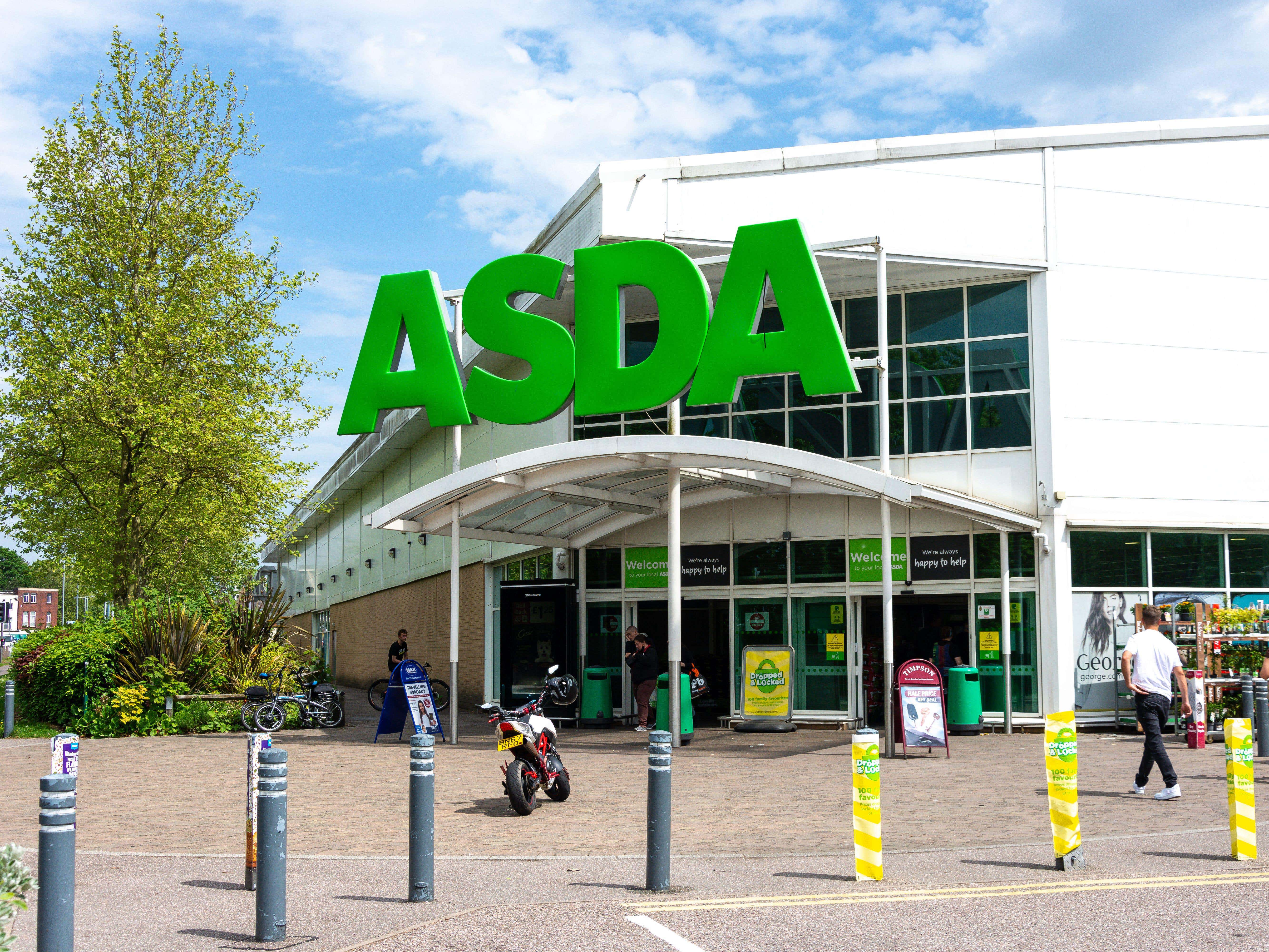 Asda’s share of UK grocery market slips while Lidl draws in shoppers