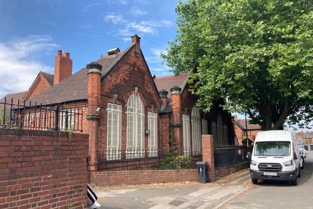 Permission has been granted for a disused school to be turned into a mosque with classrooms.