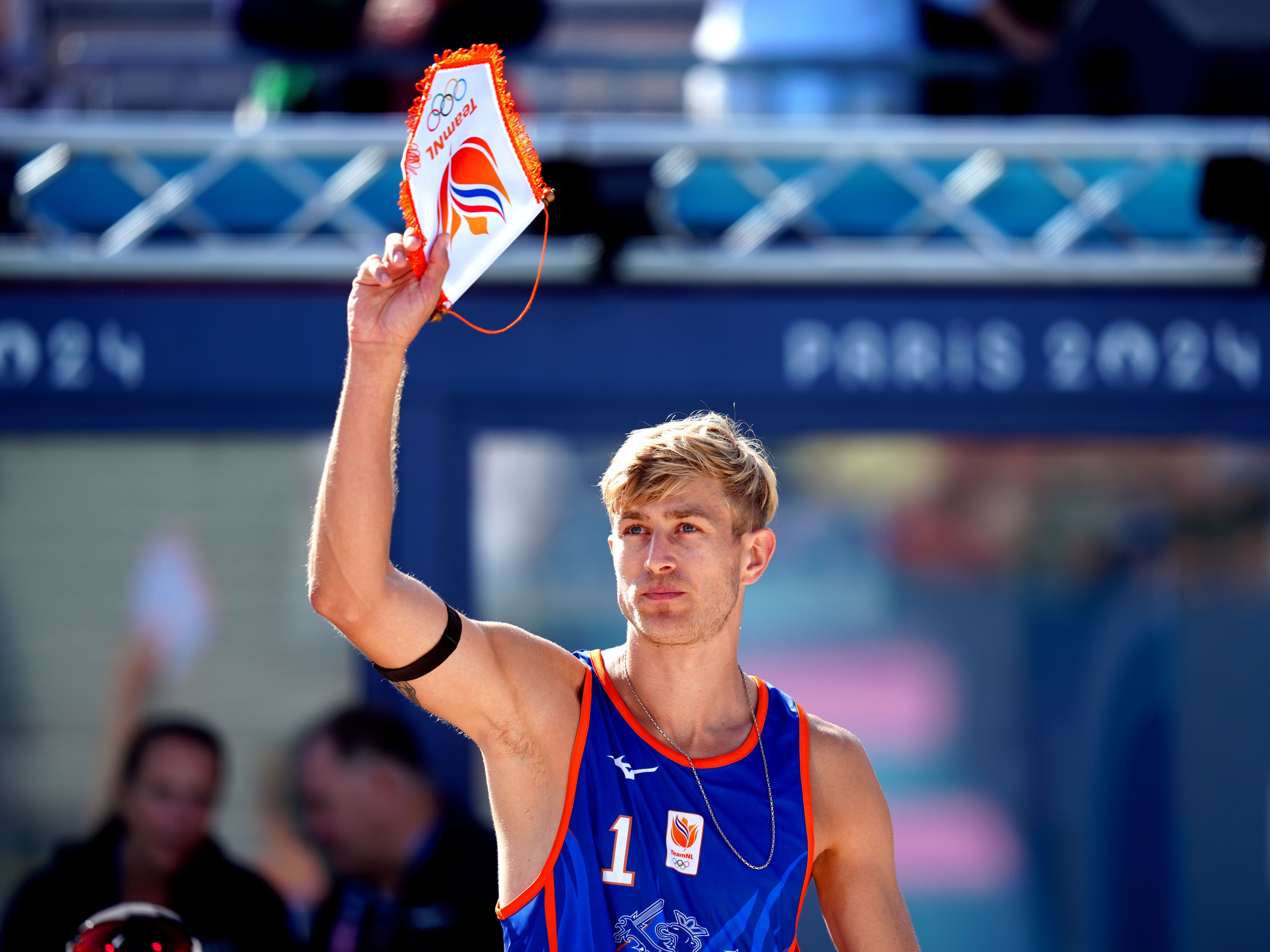 Crowd boos convicted child rapist Steven van de Velde at beach volleyball