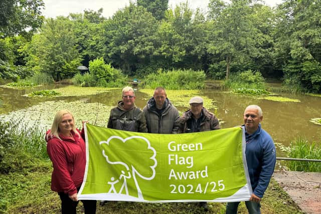 Kerry Wilkinson (club secretary), club members Stuart Garbett, Ryan Bird and Ken Haskett and Ray Ebanks (Healthy Spaces Community Coordinator) celebrate the award for Mason's Pool