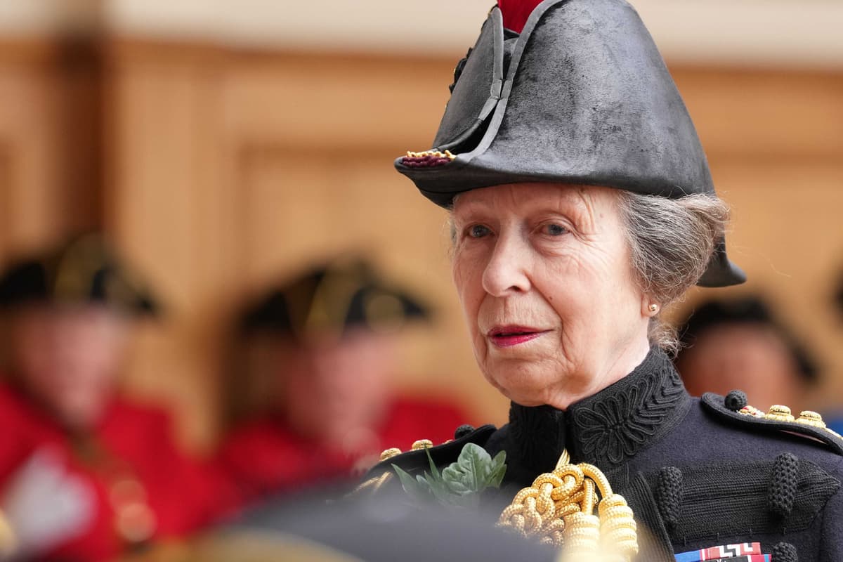 Anne Firth Injuries Anne leaves hospital after being treated for minor head injuries and ...