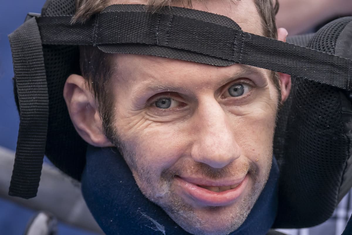 International Robs Day Ex-Leeds scrum-half Rob Burrow dies aged 41 after motor neurone disease ...