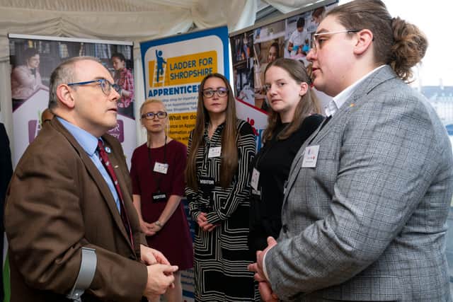 Robert Halfon speaks with Jade Davies, right, with other apprentices