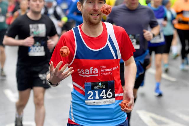 This guy decided to juggle whilst running!