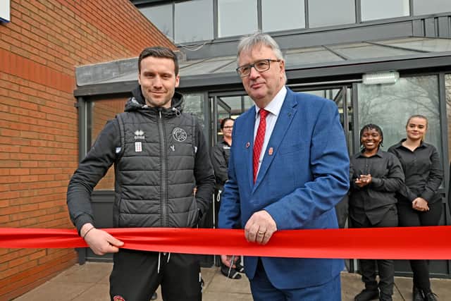 Leigh Pomlett with Walsall manager Mat Sadler