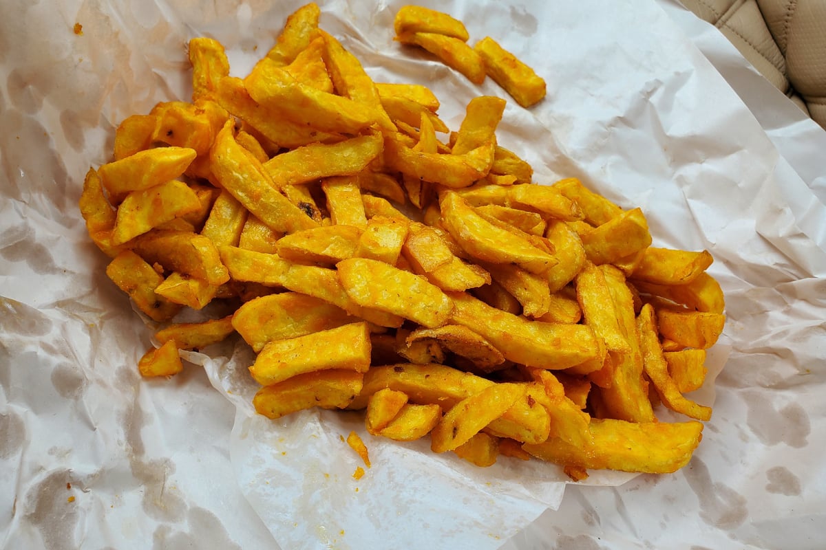 New fish and chip shop dishing up orange chips opens in Wolverhampton with £1 meal offer