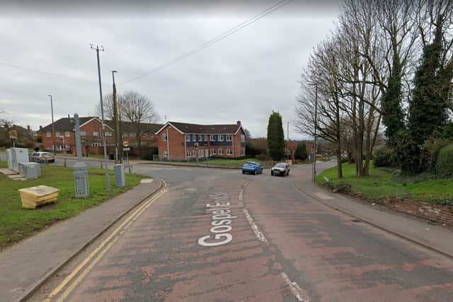 The section between Cotwall End Road and Gospel End Road offers a place to watch both races during the day