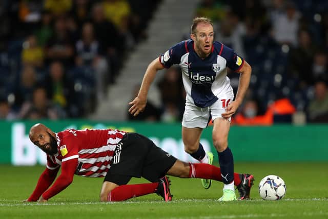 David McGoldrick of Sheffield United and Matt Clarke of West Bromwich Albion. (AMA)