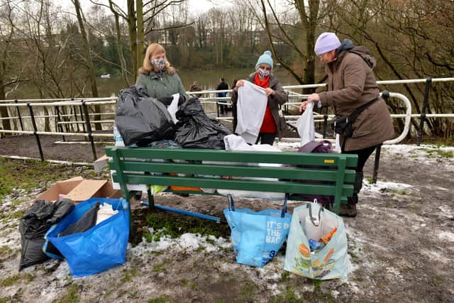 Local volunteers with towels ready for captured birds
