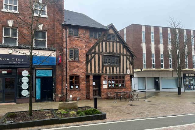 400 year-old Wolverhampton landmark known as Lindy Lou's goes under the hammer