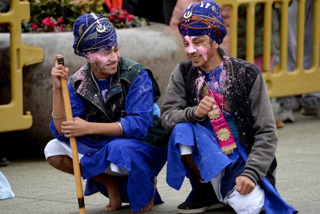 Two Gatka practitioners take a break between matches