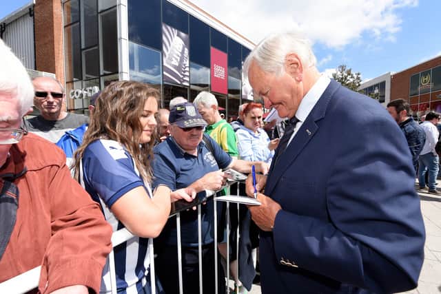 Ron Atkinson signs autographs
