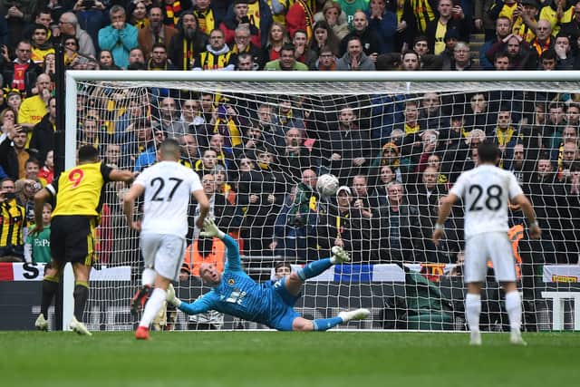 Troy Deeney of Watford scores a goal to make it 2-2 past John Ruddy of Wolverhampton Wanderers. (AMA)