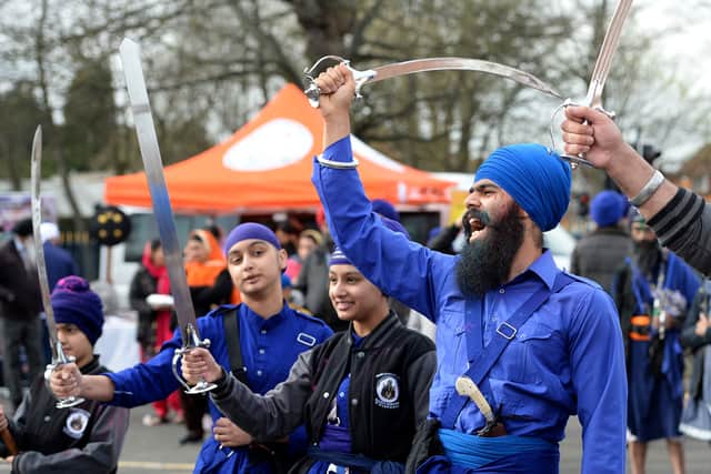 Sikhs demonstrate sword techniques