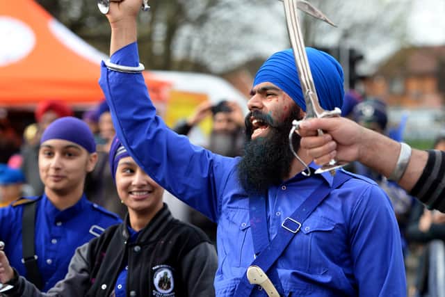 Sikhs demonstrate sword techniques