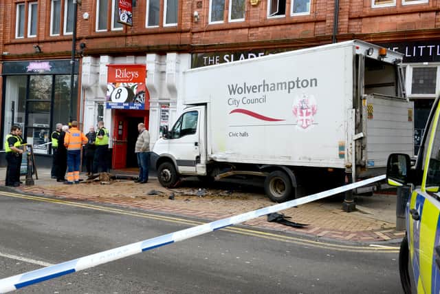 Wolverhampton Lorry Range Rover crash closes Wolverhampton city-centre road
