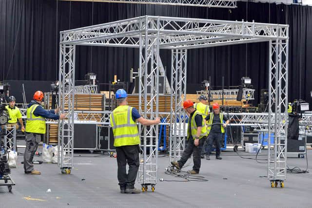 Setting up the rigging at the centre
