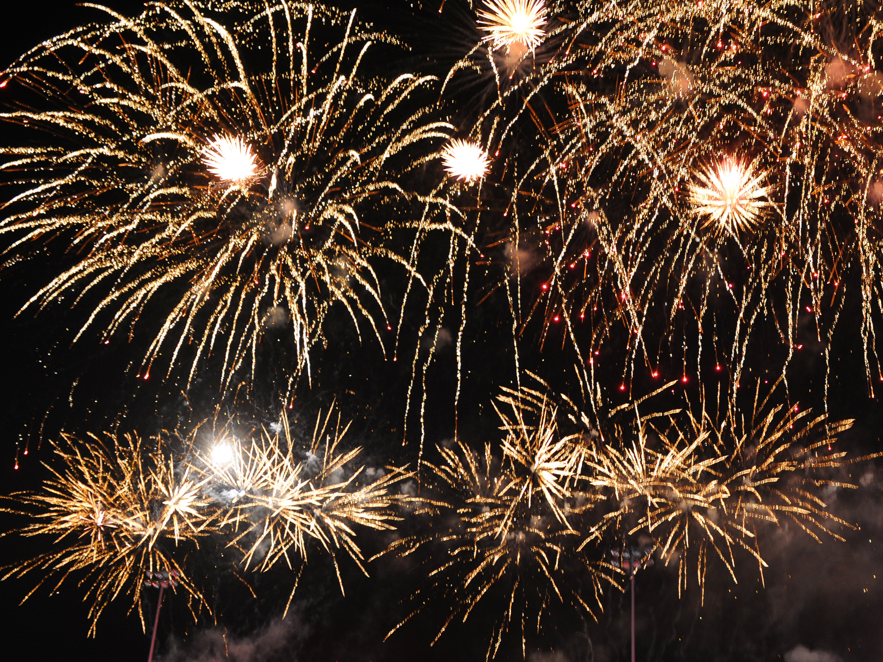 WATCH: Thousands fill Wolverhampton Racecourse for Friday night fireworks
