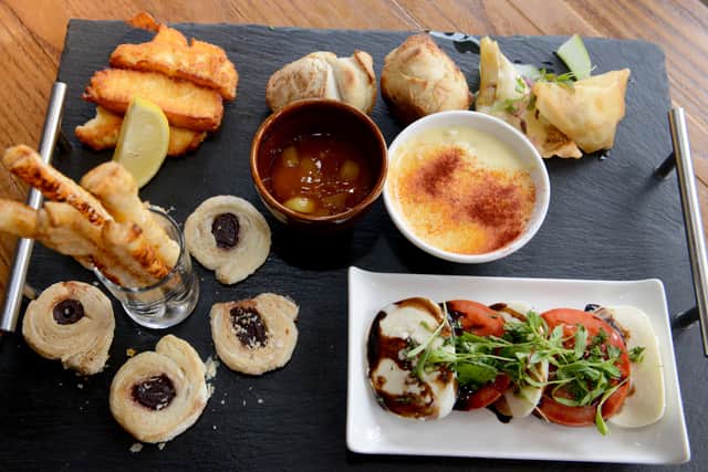 Share and share alike – the cheese sharer starter with mango chutney, garlic bread and homemade pastry straws