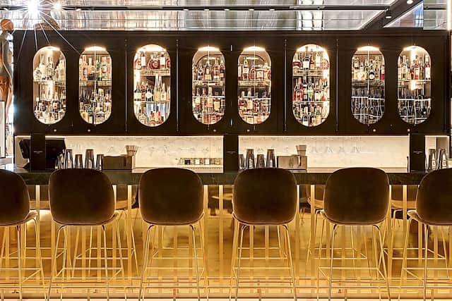 Drinks before dinner – the Art Deco-inspired bar area serves up freshly-mixed cocktails