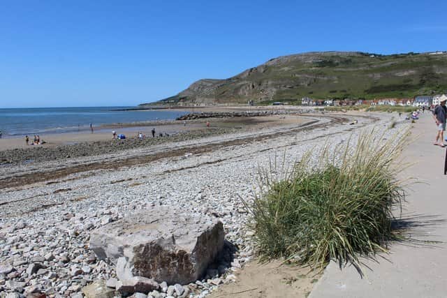 West Shore beach, Llandudno (Photo: Richard Hoare/Wikimedia Commons)